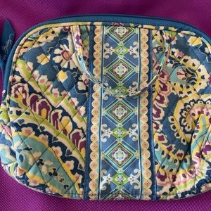 SOLD ✅ Vera Bradley travel bag